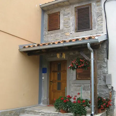 Antonia & Arian Apartment *